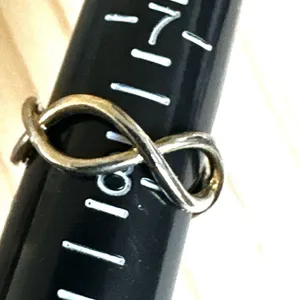 Infinity Twist Band Ring thumbnail 5