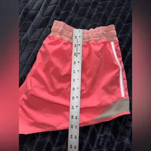 LULULEMON Hotty Hot Runnig Shorts Mesh Trim Vibrant Pastel Pink/Orange‎ Size 10 thumbnail 9