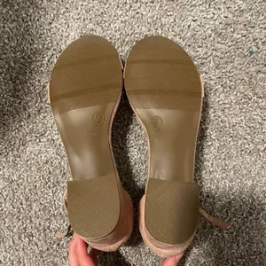 Cushionaire memory foam block heels blush suede thumbnail 6