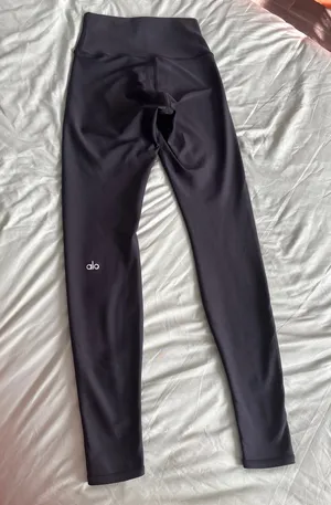 Alo Yoga Leggings thumbnail 8