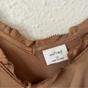 Aritzia Wilfred Brown Satin Cami Tank Top Size XS V Neck thumbnail 3