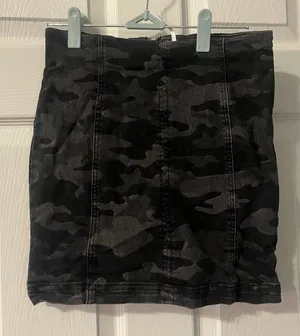Camo Skirt Black Size 4 thumbnail 1