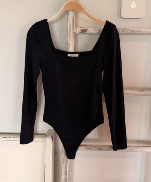 Babaton Black Contour Squareneck Longsleeve Bodysuit - Size Medium Pre Owned EUC thumbnail 1