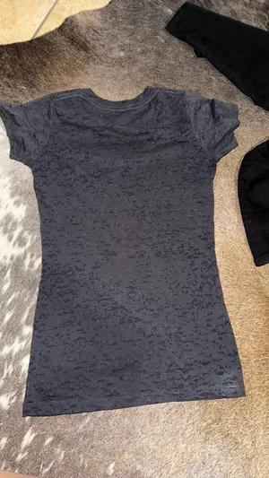 Black burnout sparkle tee Size XS thumbnail 3