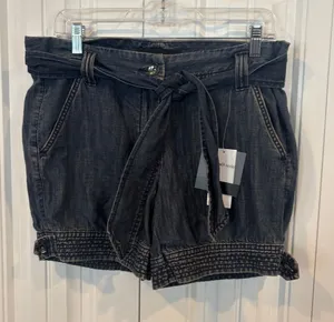 Tommy Hilfiger jean shorts size 8 thumbnail 1