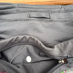 Lululemon Shorts Speed Up Short Multi-Color Floral Mid Rise Brief Lined Size 0 thumbnail 4