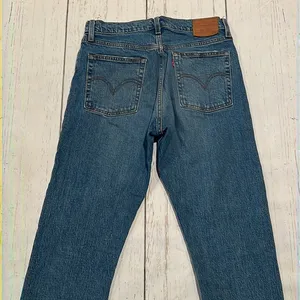 Levi’s Strauss wedgie blue cropped jeans thumbnail 3