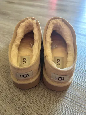 Women’s UGG classic slipper thumbnail 8