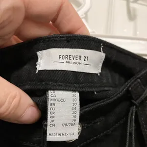 *Forever 21 Premium New Black Stud Accents Frayed Hem Distressed Denim Shorts #M thumbnail 2