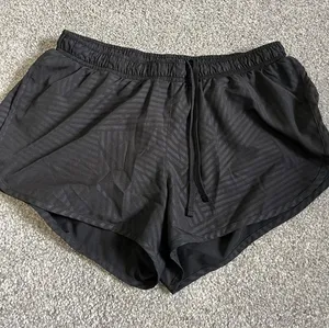 Old Navy athletic shorts thumbnail 1