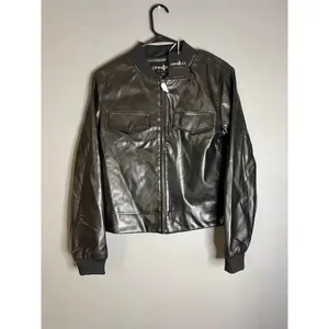 Ommiivex Black Faux Leather Cropped Bomber Jacket Size Large NWT thumbnail 3