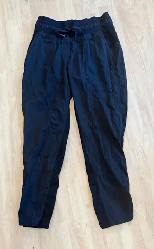 Lululemon Dance Studio Women's Black Pants Sz 4 Tapered Jogger Athleisure thumbnail 1