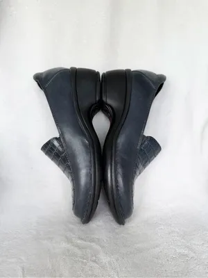 Women’s Clark’s Artisan “Mill Square” Crocodile Navy Blue Slip-On Loafer Size 6W thumbnail 7