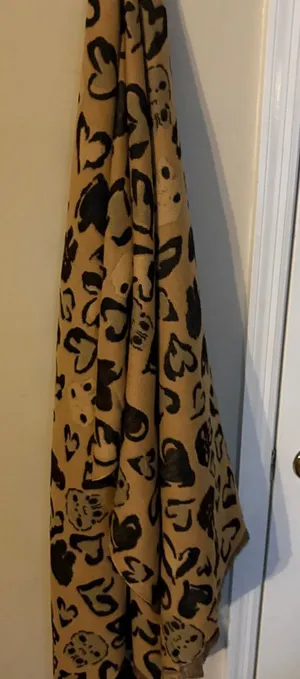 100‎ percent cashmere shawl with hearts and bunny’s thumbnail 1