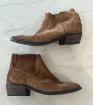 Dolce Vita Size 8.5 Light Brown or Tan Suede Ankle Boot Minimalist Classic thumbnail 1
