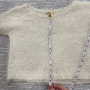 Hollister Cropped Fuzzy Sweater Medium‎ thumbnail 5