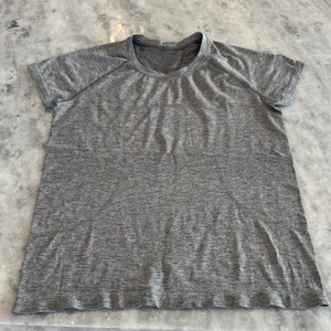 Lululemon Swiftly Tee Gray Size 10 thumbnail 2