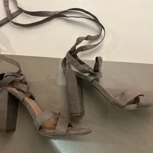 Heels Elegant Gray Women's Heeled Sandals Size 11 Mossimo thumbnail 1