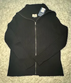 Universal Threads Sweater thumbnail 1