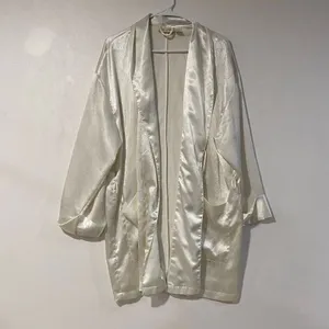 Victoria’s Secret Satin Robe M/L Ivory Champagne Vintage Lingerie Kimono thumbnail 3