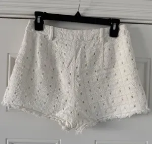 Le lis White High Waisted Shorts thumbnail 2