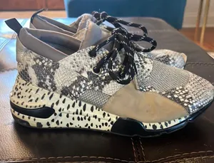 Sneaker thumbnail 1