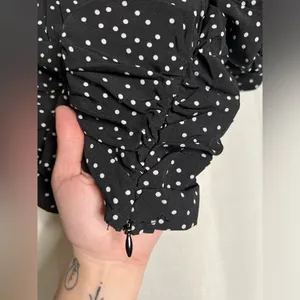 NastyGal Black and White Polka Dot Puff Sleeve Corset Crop Top Medium thumbnail 7