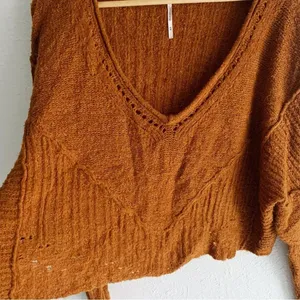 Free People Seashell Myrrh Knit Distressed Cropped Sweater Sz Medium thumbnail 3