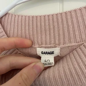 EUC | Garage women’s pale‎ pink cropped sweater — large thumbnail 3