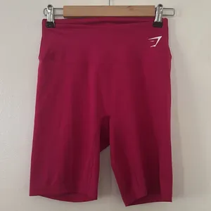 Gym Shark pink bikers short EUC thumbnail 2