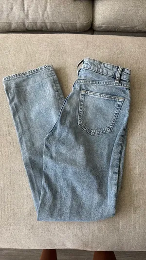 H&M Divided High-Waisted Ripped Jeans thumbnail 3