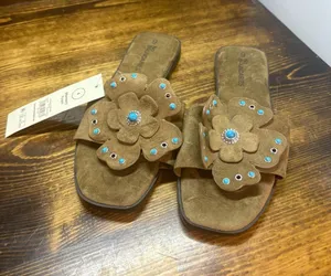 No boundaries brown floral sandals size 6 thumbnail 1