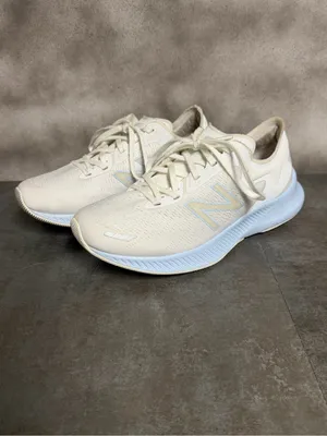 New Balance Wide Dynasoft Pesu V1 Women's White Sneakers Size 8.5D thumbnail 2