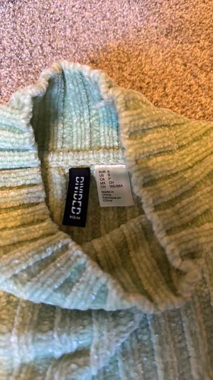H&M Green Cropped Sweater thumbnail 3