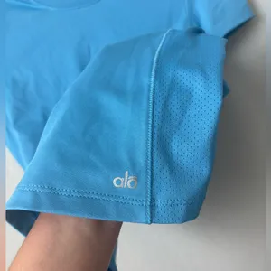 Alo Coolfit Athletic Tshirt blue Size Small thumbnail 4