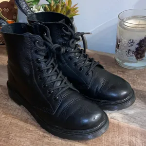Dr. Martens 1460 Women’s Black Chukka Combat Boots Size 5 thumbnail 2