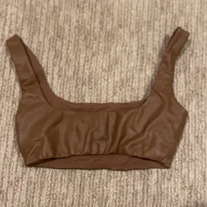 Skims brown sports bra thumbnail 2