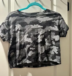 Lululemon camo cates crop tee thumbnail 1