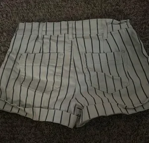 happily grey shorts Size 26 thumbnail 2
