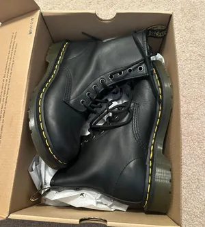 Dr. Martens 1460 thumbnail 1