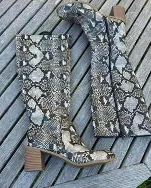 Universal Threads Marlee Knee High Faux‎ Leather Snake Boots US Women's Size 9.5 thumbnail 1
