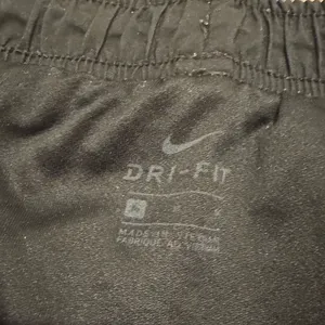 Nike black dri-fit lined shorts size med thumbnail 3