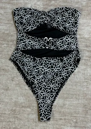 Nasty Gal Women 4 Floral Textured Black Cut out One Piece Swimsuit Strapless New thumbnail 1