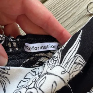 Reformation Women's Black & White Palm Print Strappy Crop Top Size 4 thumbnail 4