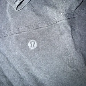 Lululemon Back in action Women Black V-Neck‎ Long Sleeve Oversized Top thumbnail 5