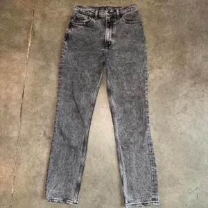 abercrombie ultra high rise mom.jean stonewash thumbnail 2