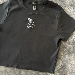 Forever 21 Black Skeleton Skateboard Ribbed Tee thumbnail 2
