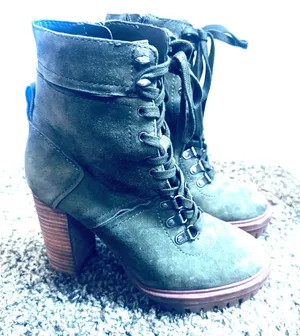 Vince Camuto Green Emebrila Suede Platform Lug Sole Block Heel Boots US Size‎ 6M thumbnail 1