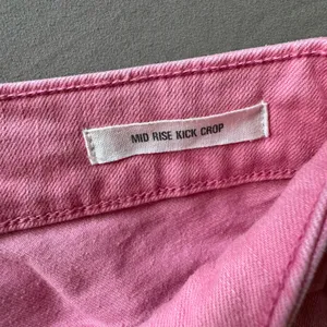 Francesca's Harper Heritage Pink Mid Rise Kick Crop Jeans thumbnail 8
