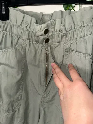 Abercrombie & Fitch High Rise Straight Leg Khahki Cargo Style Pants Green thumbnail 4